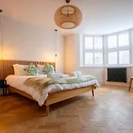 Scandi Style Garden Suite #1 With Parking Permit