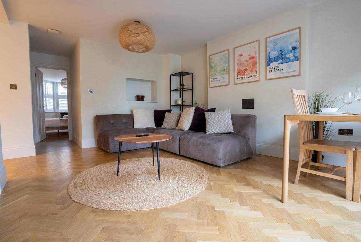 Scandi Style Garden #1 With Parking Permit Apartment