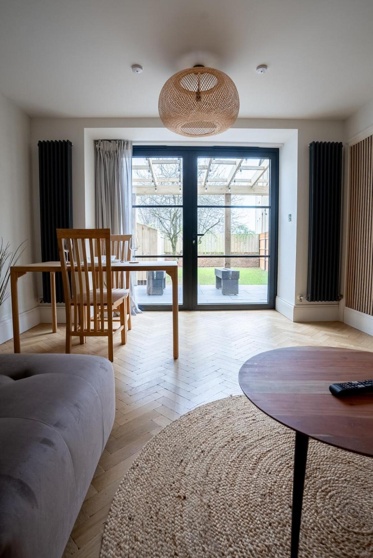 Scandi Style Garden #1 With Parking Permit * Bristol